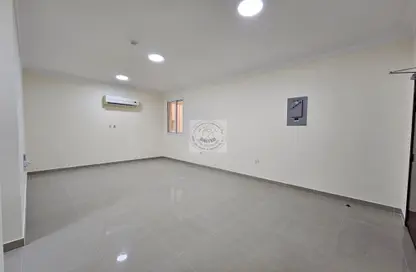 Apartment - 2 Bedrooms - 2 Bathrooms for rent in Omar Bin Abdul Aziz Street - Madinat Khalifa - Doha