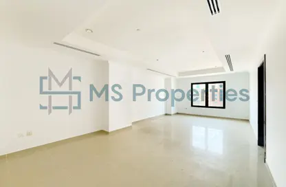 Apartment - 1 Bedroom - 2 Bathrooms for rent in West Porto Drive - Porto Arabia - The Pearl Island - Doha