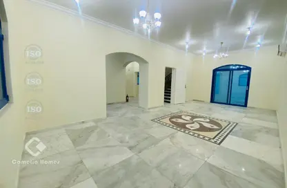 مجمع سكني - 5 غرف نوم - 4 حمامات للايجار في الهلال - الهلال - الدوحة