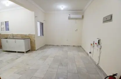 Apartment - 1 Bedroom - 1 Bathroom for rent in Umm Ghwailina Comm - Umm Ghuwalina - Umm Ghuwailina - Doha Apartment - 1 Bedroom - 1 Bathroom for rent in Umm Ghwailina Comm - Umm Ghuwalina - Umm Ghuwailina - Doha
