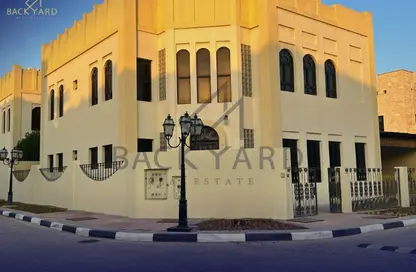 فيلا - 4 غرف نوم - 5 حمامات للايجار في مجمع المها السكني - جديد الهتمي - فريج بن عمران - الدوحة