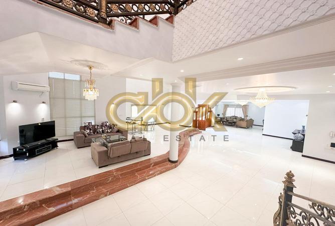 954373 - Property Image 2