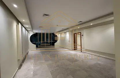 Apartment - 2 Bedrooms - 3 Bathrooms for rent in Zig Zag Tower A - Zig Zag Towers - West Bay - Doha