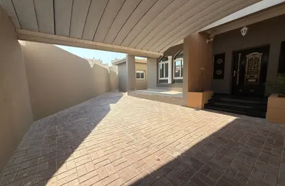 Villa - 6 Bedrooms - 6 Bathrooms for rent in Izghawa - Doha