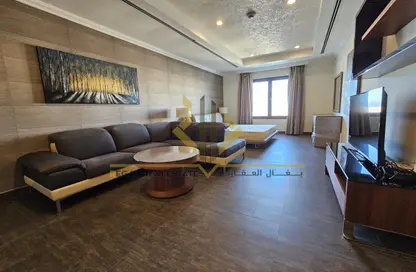 Apartment - Studio - 1 Bathroom for rent in Porto Arabia - The Pearl Island - Doha
