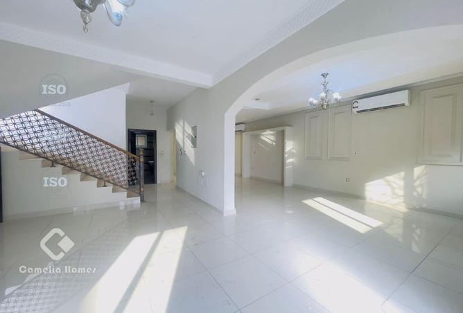 913887 - Property Image 2