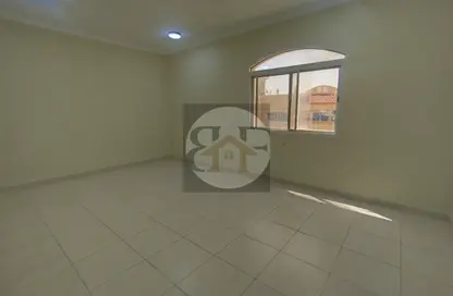 شقة - 2 غرف نوم - 2 حمامات للايجار في شارع المطار القديم - طريق المطار القديم - الدوحة