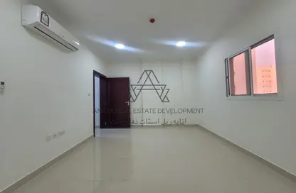 Apartment - 2 Bedrooms - 2 Bathrooms for rent in Umm Ghuwalina - Umm Ghuwailina - Doha