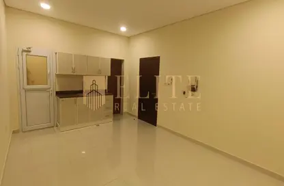 Apartment - Studio - 1 Bathroom for rent in Al Khazin Street - Madinat Khalifa South - Madinat Khalifa - Doha