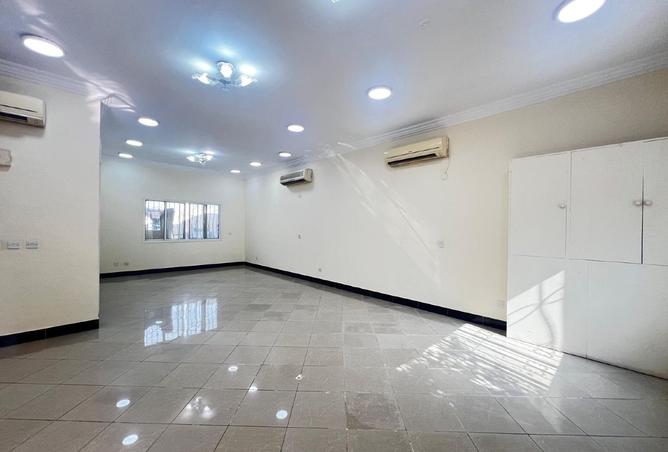 988209 - Property Image 3