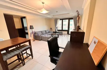 Apartment - 1 Bedroom - 2 Bathrooms for rent in La Riviera Tower - The Pearl Island - Doha