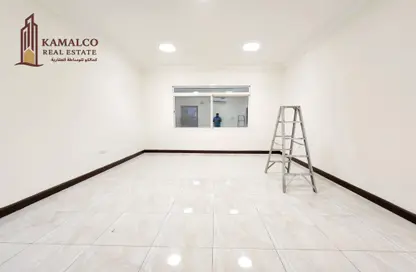 Apartment - 2 Bedrooms - 2 Bathrooms for rent in Al Mansoura - Al Mansoura - Doha