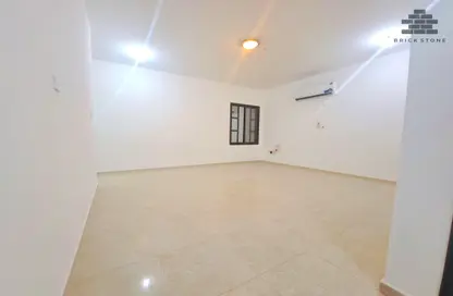 شقة - 2 غرف نوم - 2 حمامات للايجار في بيت الفناء - شارع عبدالله بن مسعود - فريج بن محمود - الدوحة