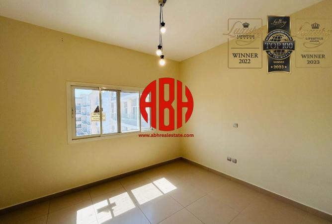 932573 - Property Image 3