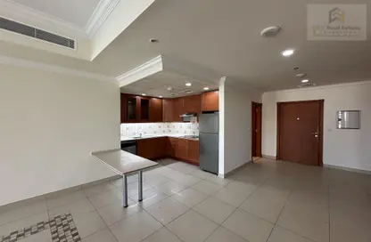 Apartment - Studio - 1 Bathroom for rent in Porto Arabia - The Pearl Island - Doha