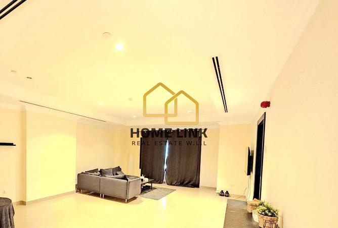 911395 - Property Image 2