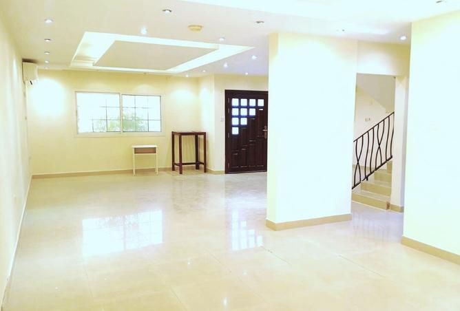 932750 - Property Image 2
