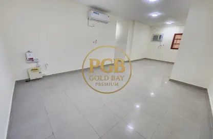 Apartment - 3 Bedrooms - 2 Bathrooms for rent in Bin Omran 35 - Fereej Bin Omran - Doha