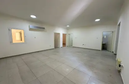Empty Room image for: Apartment - 2 Bedrooms - 2 Bathrooms for rent in Al Doha Plaza - Al Sadd - Al Sadd - Doha, Image 1