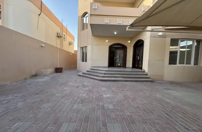 فيلا - 6 غرف نوم - 6 حمامات للايجار في الهلال - الهلال - الدوحة