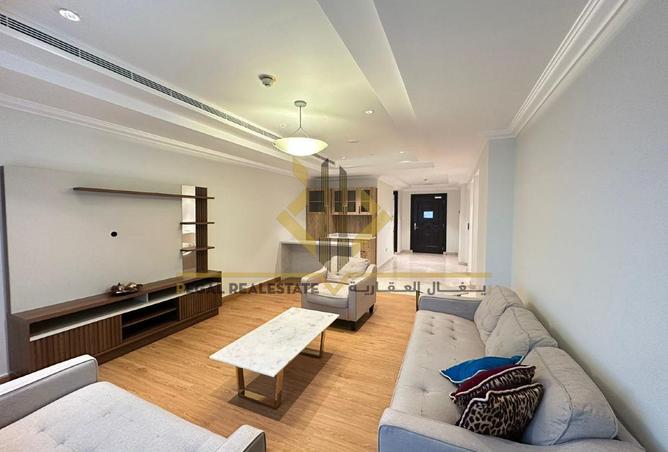 990163 - Property Image 2