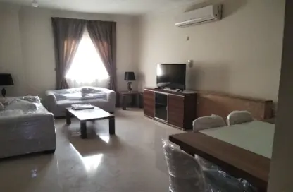 Apartment - 2 Bedrooms - 2 Bathrooms for rent in Umm Ghuwailina 4 - Umm Ghuwailina - Doha