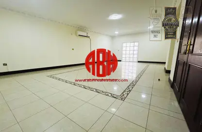 شقة - 2 غرف نوم - 2 حمامات للايجار في اقامة الانديغو - فريج بن محمود- جنوب - فريج بن محمود - الدوحة