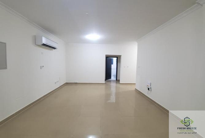 911211 - Property Image 2