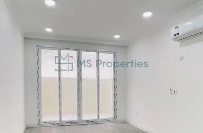 Villa - 5 Bedrooms - 4 Bathrooms for rent in Simaisma Street - Umm Ghuwailina - Doha