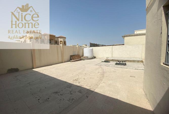 910587 - Property Image 2