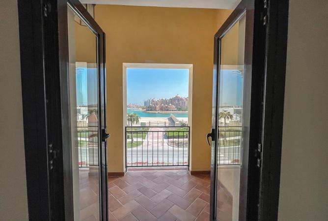 915787 - Property Image 2