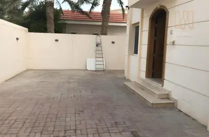 Villa - 5 Bedrooms - 6 Bathrooms for rent in Al Maamoura - Al Maamoura - Doha