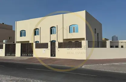 فيلا - استوديو - 5 حمامات للايجار في شارع ام السنيم - عين خالد - الدوحة