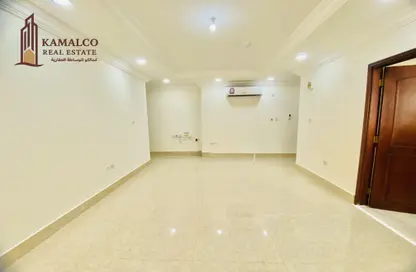 Apartment - 1 Bedroom - 2 Bathrooms for rent in Umm Ghwailina Comm - Umm Ghuwalina - Umm Ghuwailina - Doha