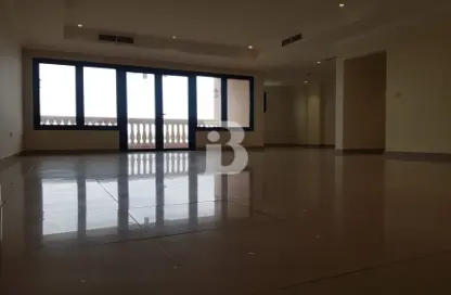 Apartment - 3 Bedrooms - 3 Bathrooms for rent in Tower 15 - Porto Arabia - The Pearl Island - Doha