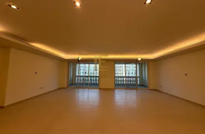 Apartment - 4 Bedrooms - 5 Bathrooms for sale in Viva West - Viva Bahriyah - The Pearl Island - Doha