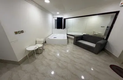 Apartment - Studio - 1 Bathroom for rent in Umm Ghuwailina - Doha