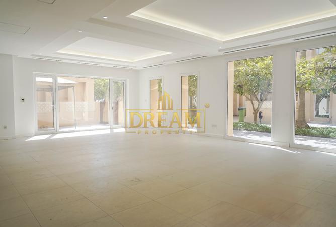 875574 - Property Image 2