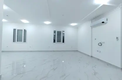 Apartment - 2 Bedrooms - 2 Bathrooms for rent in Bin Omran 28 - Fereej Bin Omran - Doha