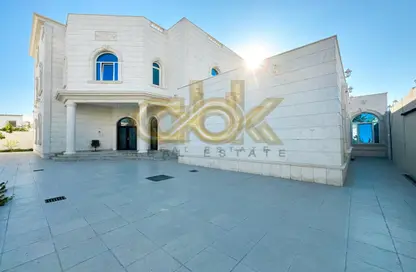 Villa - 7 Bedrooms - 7+ Bathrooms for sale in Onaiza - Onaiza - Doha