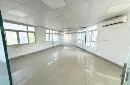 Office Space - Studio - 1 Bathroom for rent in Al Nasr Street - Al Nasr - Doha