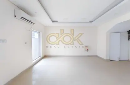 Empty Room image for: Villa - Studio - 4 Bathrooms for rent in Al Nuaija Street - Al Nuaija - Doha, Image 1