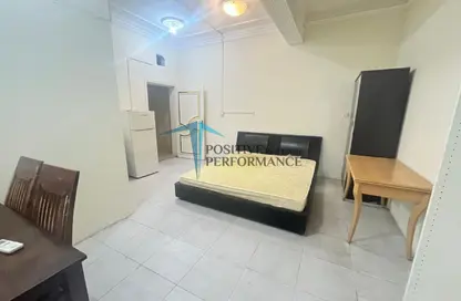 شقة - 1 حمام للايجار في الدفنة - الدفينة - الدوحة