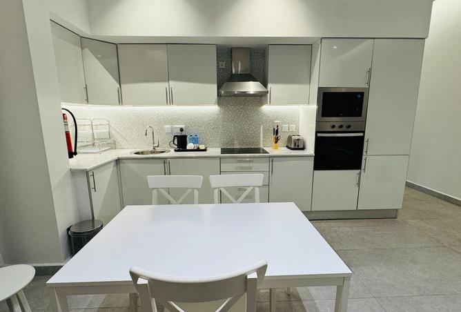 985283 - Property Image 2