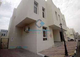 فيلا - 3 غرف نوم - 4 حمامات للكراء في شارع ام السنيم - عين خالد - الدوحة