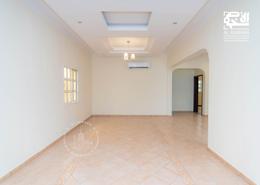 صورةغرفة فارغة لـ: فيلا - 4 غرف نوم - 3 حمامات للكراء في بيفيرلي هيلز جاردن - بيفيرلي هيلز جاردن - الوعب - الدوحة, صورة 1