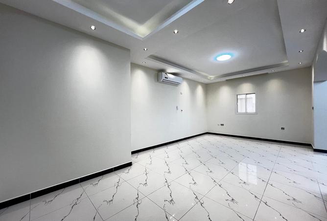 993563 - Property Image 2