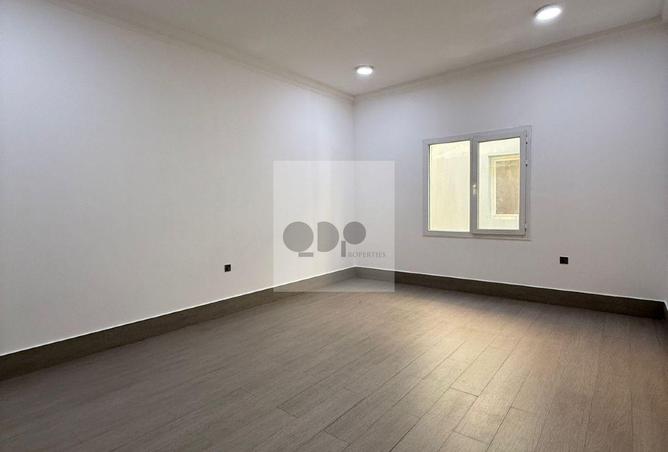 951093 - Property Image 2
