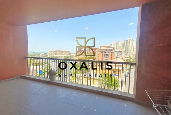 985390 - Property Image 3