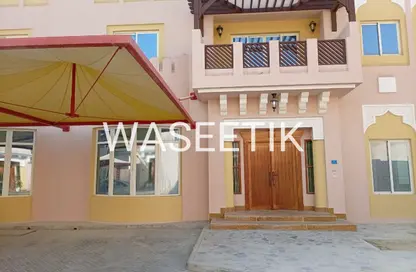 فيلا - 4 غرف نوم - 5 حمامات للايجار في ٣٥ ويست باي - الخليج الغربي - الدوحة